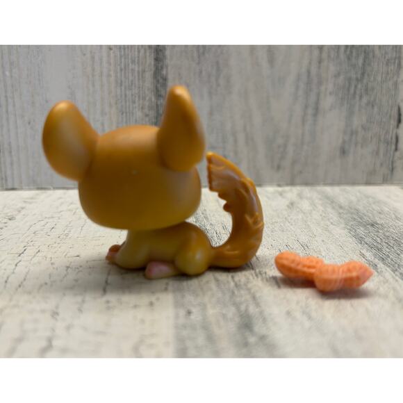 Littlest Pet Shop LPS Chinchilla and Accessory EUC - Picture 2 of 3